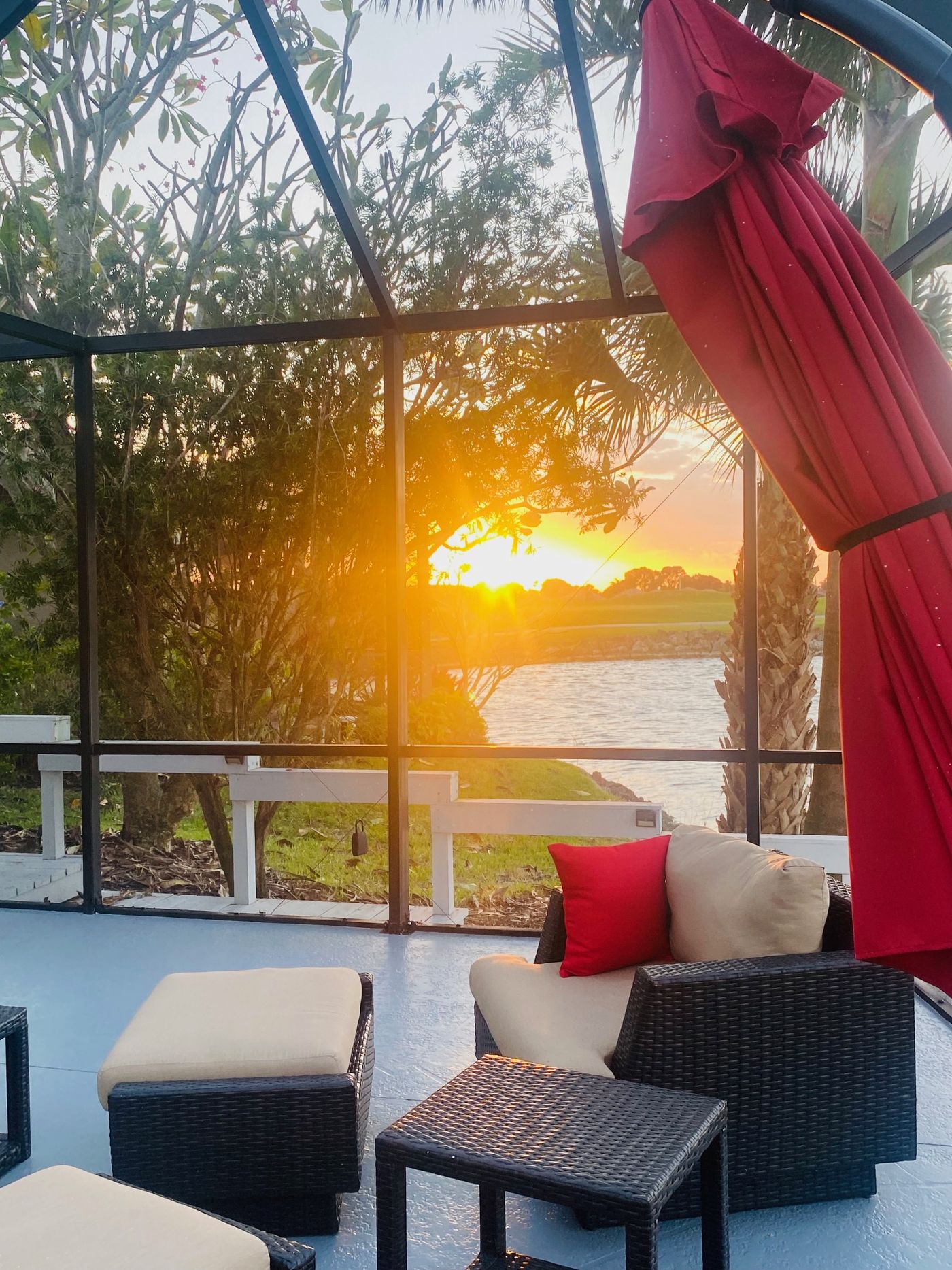 Nave-a-Lago — Sunset over the lake