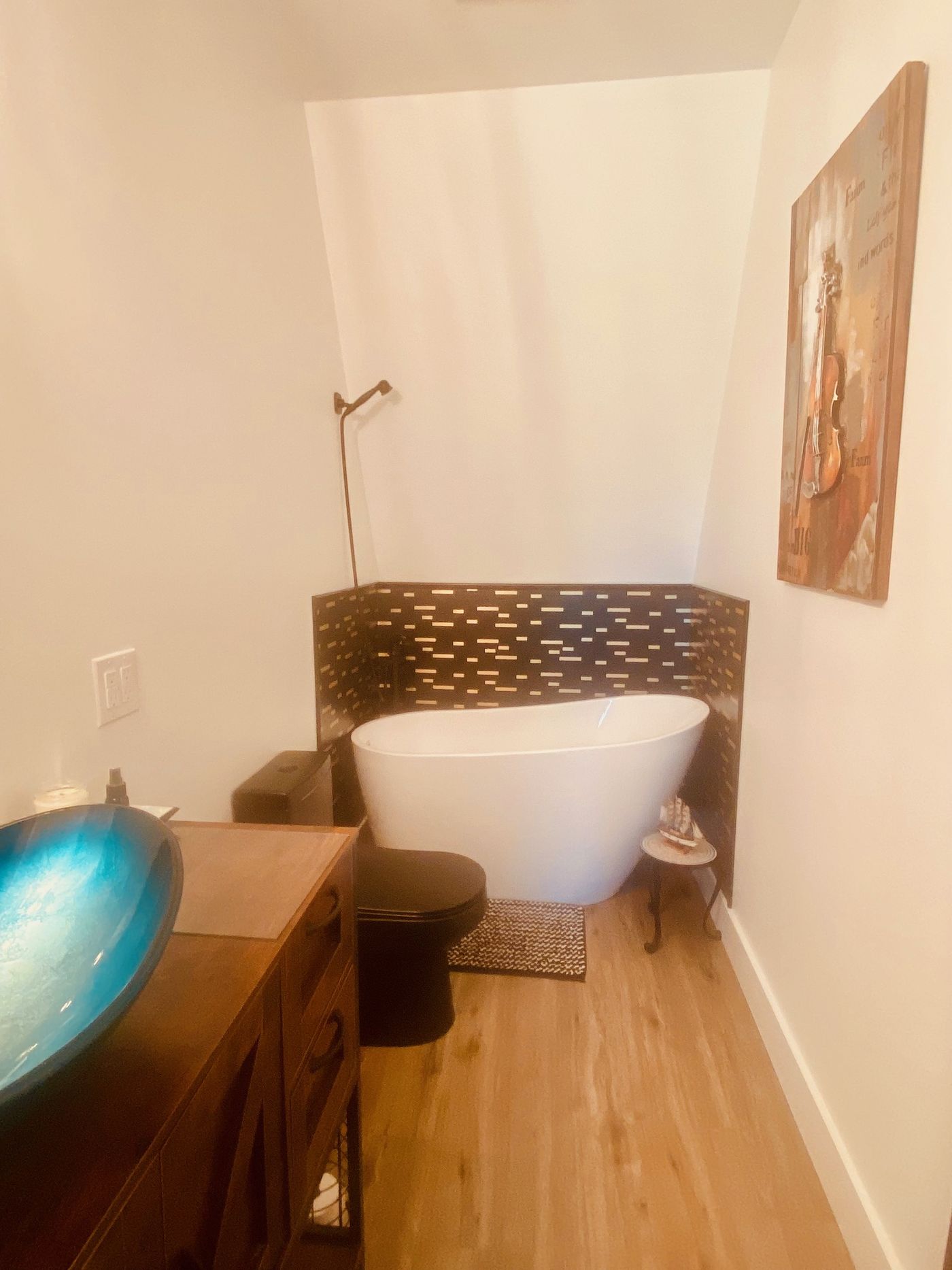 Reflection Ridge — Soaking tub and vessel sink
